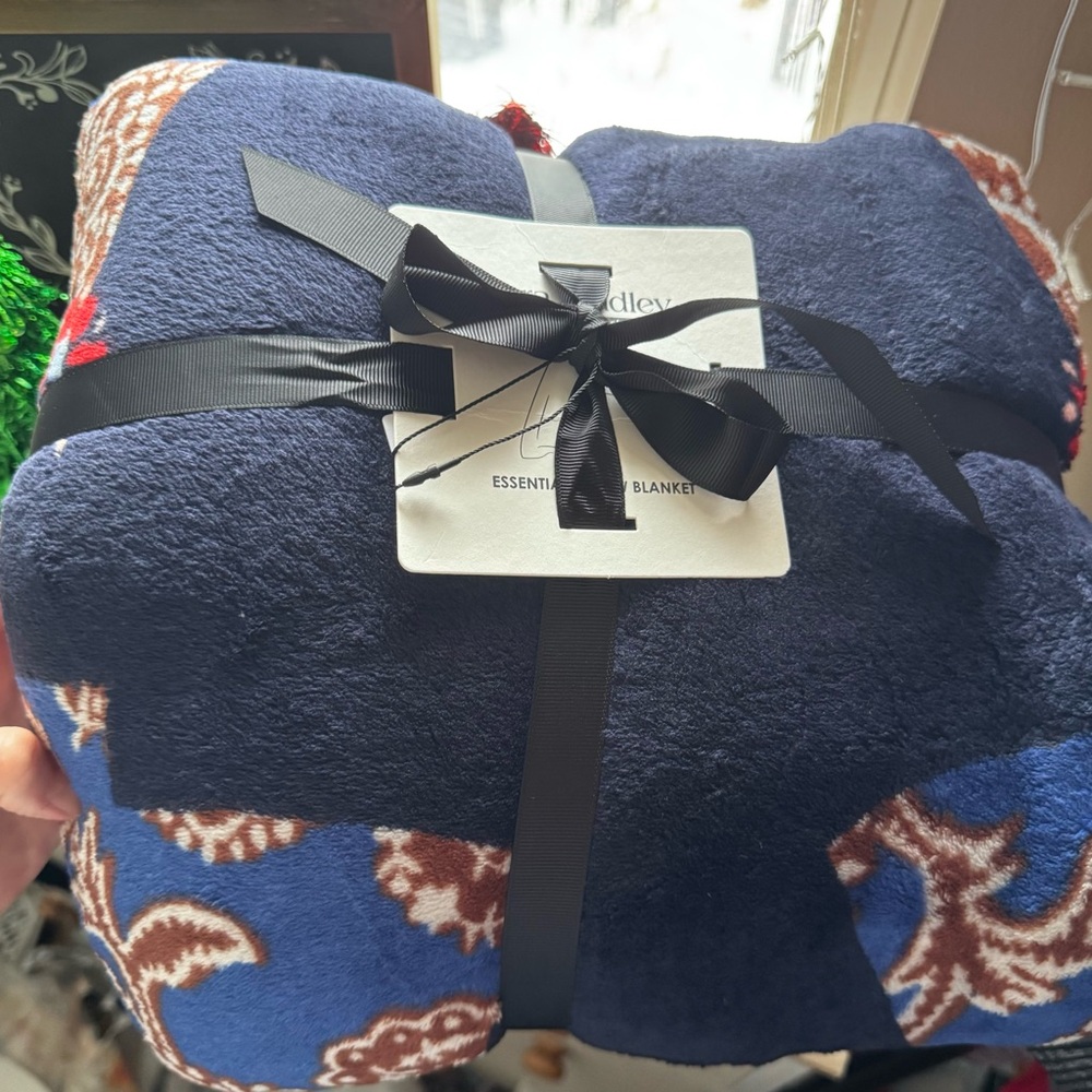 Vera Bradley Navy holiday  Blanket NWT